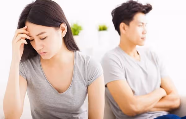和老公2年沒有夫妻生活,我偷吃別人,沒想到離婚一個月老公再婚,得知對象是誰,我砸了婚禮!
