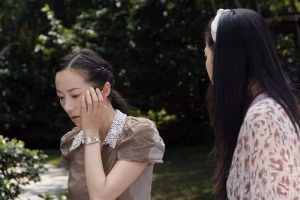 和老公2年沒有夫妻生活,我偷吃別人,沒想到離婚一個月老公再婚,得知對象是誰,我砸了婚禮!