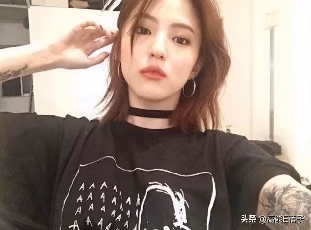 因為幾幅畫,她被質疑會成為下一個崔雪莉?