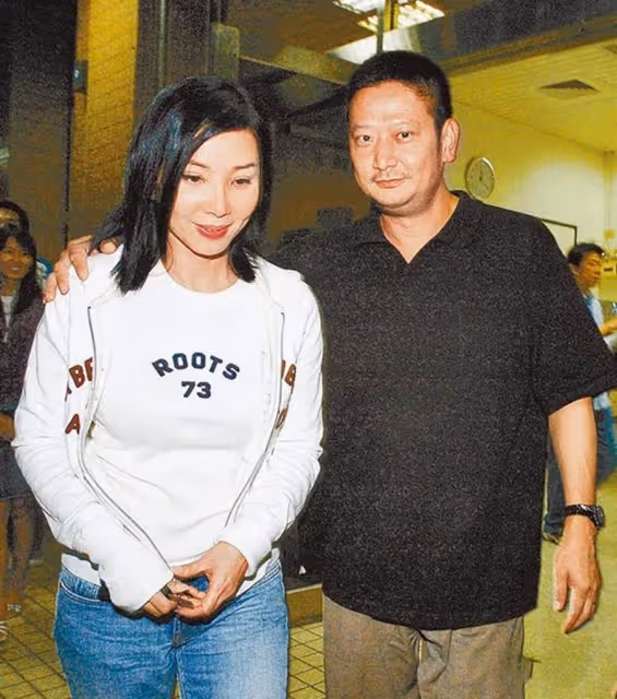 驚人逆齡!67歲不老女神陳美鳳,官宣戀情?這樣大膽認愛引來關注