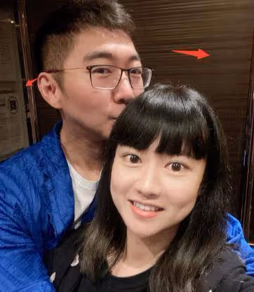 陳數老公曬與年輕女子親密照,背景亮了,陳數一個月前跟繼子合體