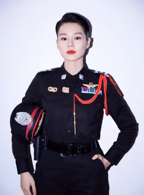 胡杏兒《誤殺》造型與老公一模一樣，夫妻相也太足了吧？
