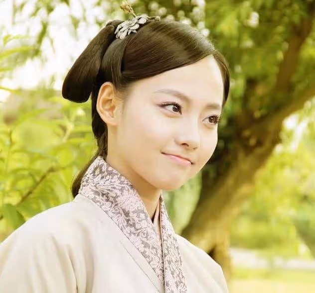 她是唯一沒被捧紅的瓊瑤戲女主,嫁富豪老公,今33歲仍美得不像話