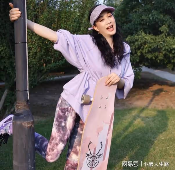 鍾麗緹說能讓鍾倫碩自由，對方抱拳離開，曾因生育問題傳婆媳不和