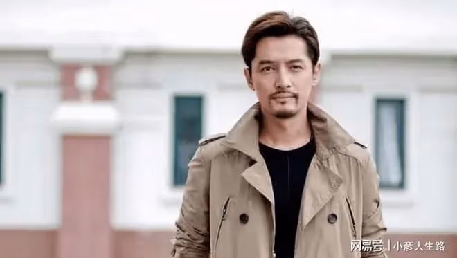 胡歌靠胸肌登上熱搜，但比起身材，他的新劇更有看點