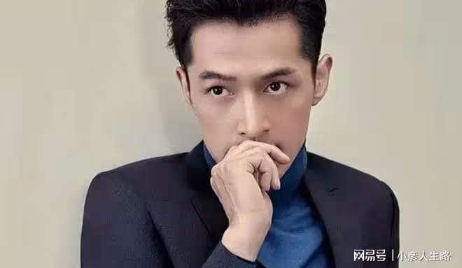 胡歌靠胸肌登上熱搜，但比起身材，他的新劇更有看點