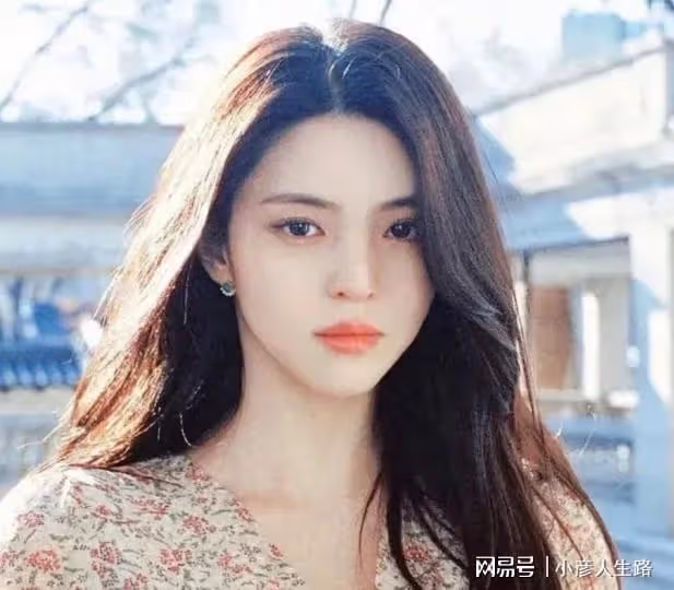 韓女星畫作暗藏求救信息,本人脖子、膝蓋烏青,網友解讀其中7張