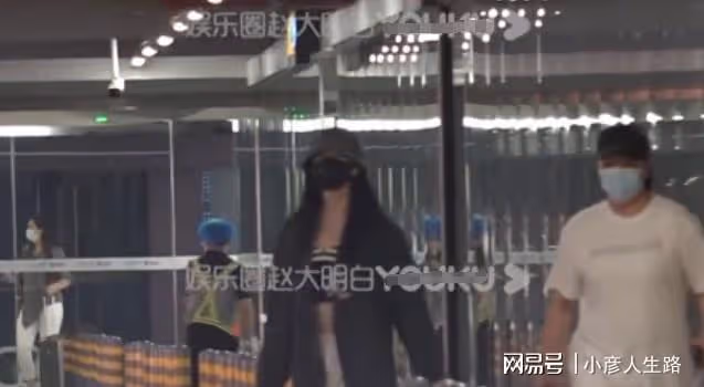 37歲張儷戀情再添實錘,與小9歲陳若軒回京同返愛巢,已同居試婚