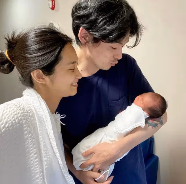 十年間從相愛結婚到三口之家,這對韓國模範夫婦的愛情也太好磕了