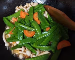 荷蘭豆白玉菇～鮮味小炒