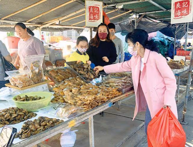 「凍齡女神」米雪曝近況,現身菜場花數萬元買花膠養顏,66歲未婚無兒女,網友:逆生長美魔女