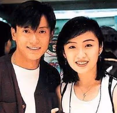他是香港老戲骨,曾出軌19歲學生妹還與艷星同居,今又被曝婚外情