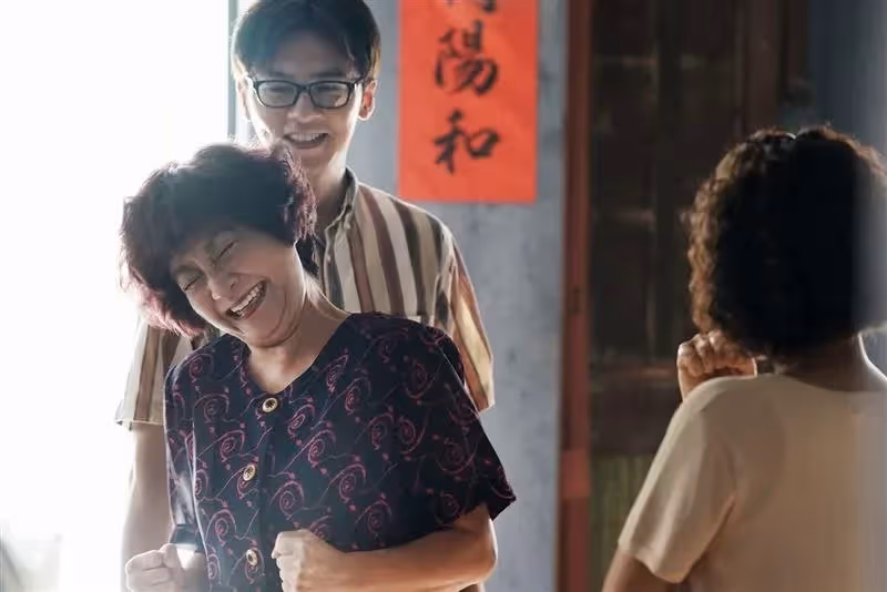 直接哭爆！嘉玲媽「目睹老公抱舊情人」神演技逼哭謝盈萱　於子育「演活台灣母親」：演員是我一輩子志業