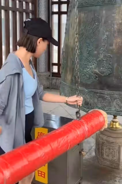 何超蓮展示速算能力,智商不輸何猷君,素顏小腹微胖惹猜疑