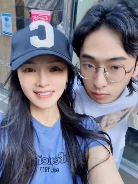 伊能靜曬與兒子合照!兩人同框好似姐弟,兒子「膚色白皙+濃眉大眼」顏值出眾,身材比例優越不輸明星媽媽