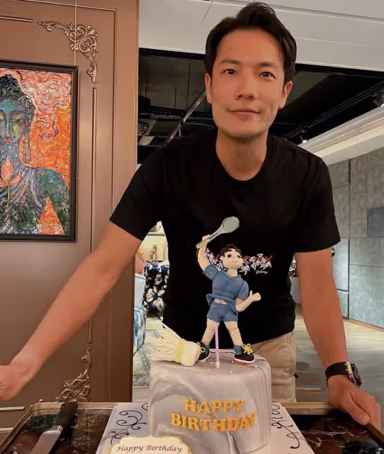 楊千嬅小5歲老公慶生,與富婆們合影站C位,妻子內地忙工作缺席