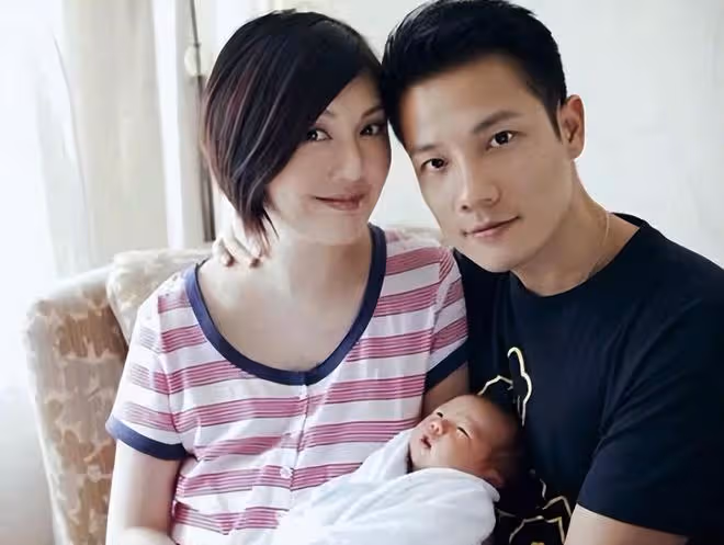 楊千嬅小5歲老公慶生,與富婆們合影站C位,妻子內地忙工作缺席