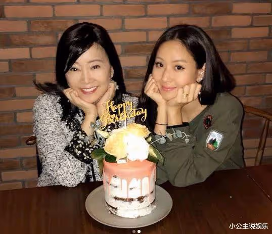 日本痴情富豪,痴迷中國女神30年不結婚,55歲如願抱得美人歸