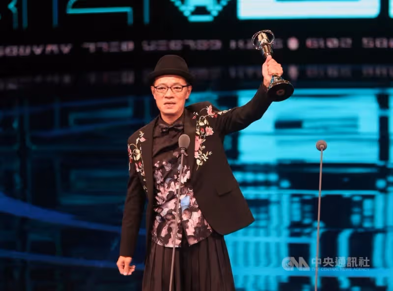 每月為母花5萬！吳朋奉「2年拍11部電視劇」從不喊累　哥哥淚曝生前遺願：「到最後都想著媽媽」