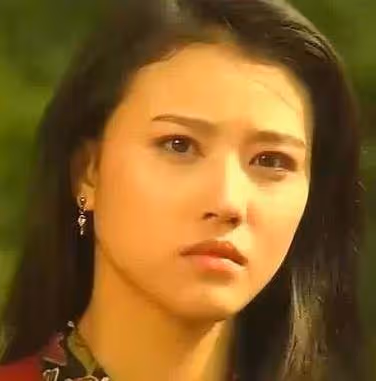 同樣是50多歲大女人!「53歲周海媚」和「56歲關之琳」,都沒生過孩子「差別這麼大」,網:純天然臉就算老去也很美
