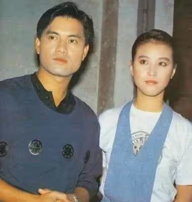 同樣是50多歲大女人!「53歲周海媚」和「56歲關之琳」,都沒生過孩子「差別這麼大」,網:純天然臉就算老去也很美