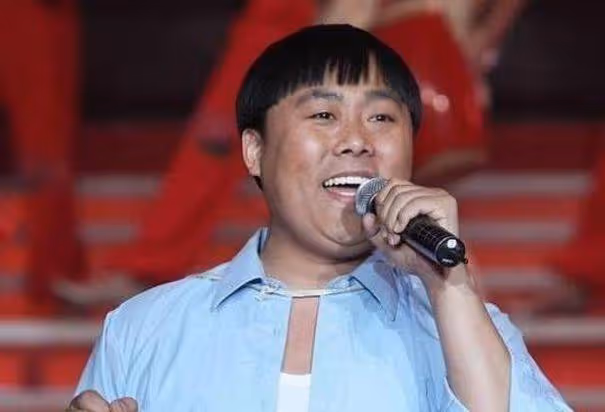 假扮農民,參賽星光大道,撈金過億,買北京兩套豪宅、多輛豪車