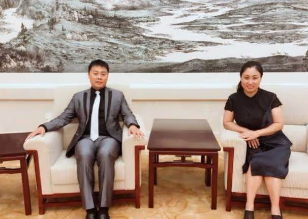 假扮農民,參賽星光大道,撈金過億,買北京兩套豪宅、多輛豪車