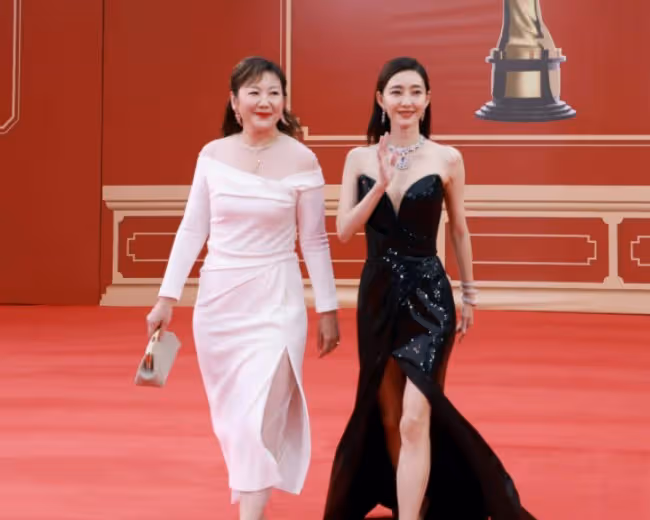 北影紅毯太拼了 女明星真空上陣 細節見人品