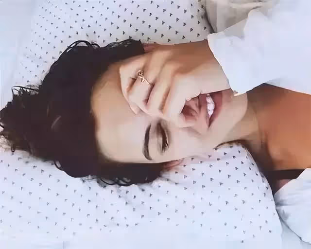 情侶接吻時,女生會有哪些奇怪「反應」?大膽揭秘,男朋友來了解