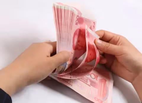 女大生忘帶飯卡,食堂阿姨破例救急,女子為2000元獎金將其舉報