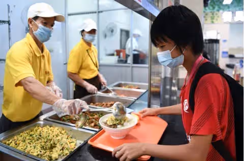 女大生忘帶飯卡,食堂阿姨破例救急,女子為2000元獎金將其舉報