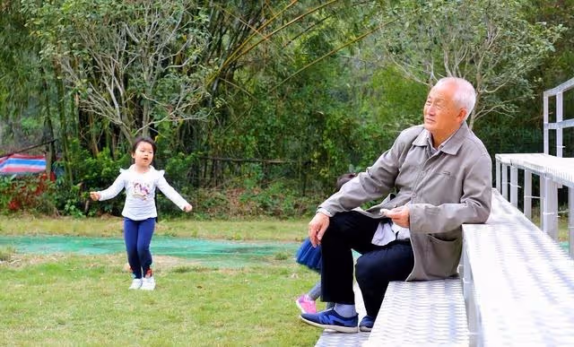 老媽和她五歲重孫「吵架」,讓我感慨萬千