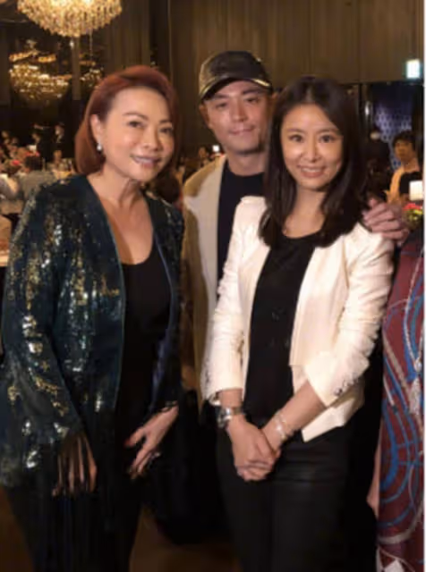 林心如和老公喝交杯酒,霍建華深情表白老婆,林爸生日宴熱鬧非凡