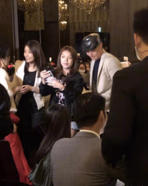林心如和老公喝交杯酒,霍建華深情表白老婆,林爸生日宴熱鬧非凡