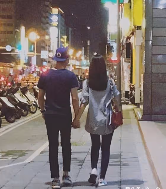 林心如和老公喝交杯酒,霍建華深情表白老婆,林爸生日宴熱鬧非凡