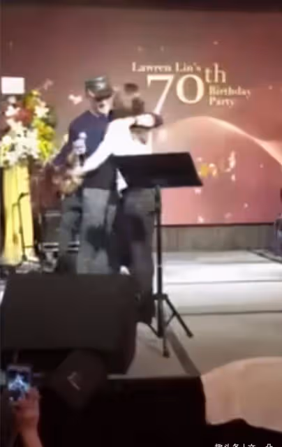 林心如和老公喝交杯酒,霍建華深情表白老婆,林爸生日宴熱鬧非凡