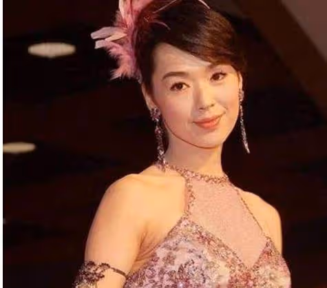 她是林志玲師姐,嫁入豪門孕期遭7次家暴,卻選擇原諒老公