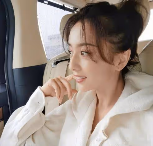佟麗婭為陳思誠新電影做宣傳,稱呼老公方式太有愛,畫風美滿