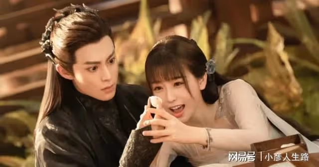 同樣都是白髮美男，王鶴棣卻演出了很大區別，全新感受被觀眾認可