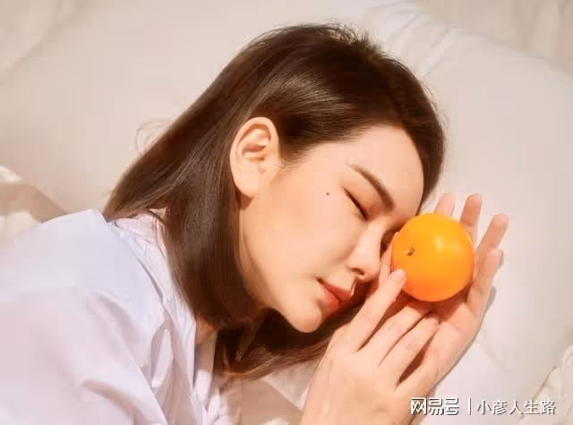 戚薇剛因二胎暫退娛樂圈就出事，打假肖像侵權反被品牌方告