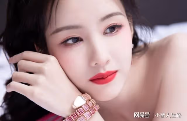 生圖路透大不同,陳都靈眼妝怎麼了?翻車或許更有效果?