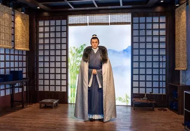 明星蠟像差距可真大!范冰冰同框蠟像「宛如雙生」真假難分,林志玲蠟像卻「尷尬」到本尊笑不出