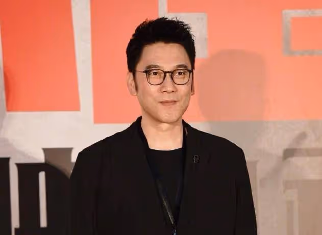 他在90年代紅極一時,如今雖是過氣歌星,卻是隱形富豪!