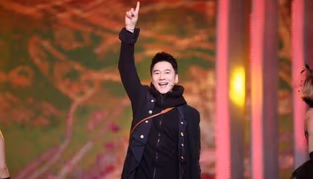 他在90年代紅極一時,如今雖是過氣歌星,卻是隱形富豪!