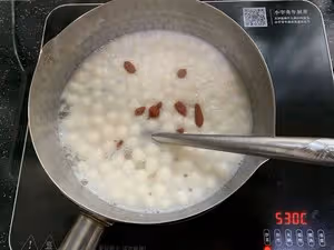 桂花酒釀圓子，自己做的圓子才好吃