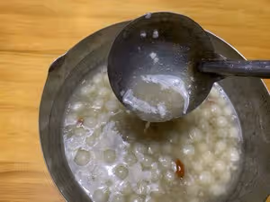 桂花酒釀圓子，自己做的圓子才好吃