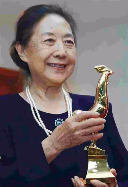 她80歲高齡，再獲金雞獎影后，是年齡最大的金雞影后