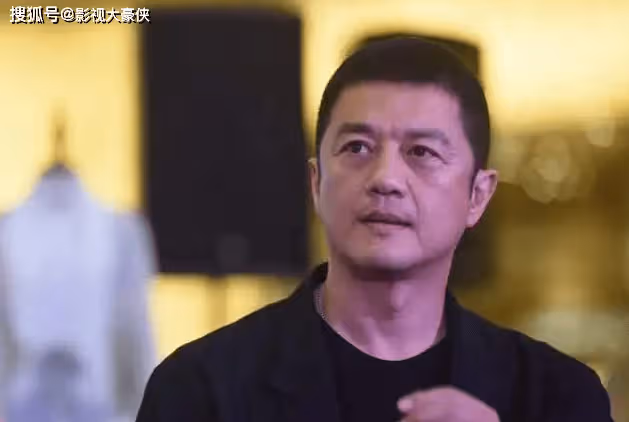 李亞鵬現身農村吃席，喝4元啤酒,隨禮五百引吐槽