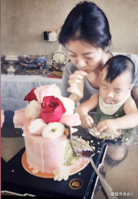 撒貝寧前女友首曬兒子正臉 父親身份至今成謎