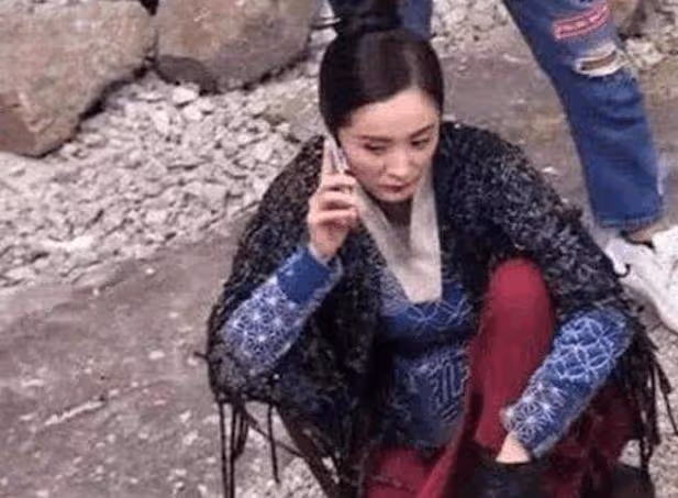 明星拍完戲之後都幹啥?楊冪摳腳 baby抽菸 ...